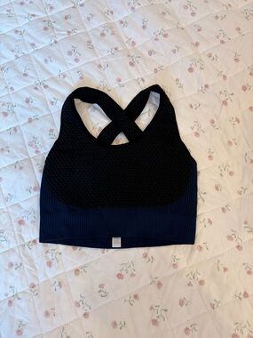 Crisscross Back Seamless Sports Bralette in Black and Navy